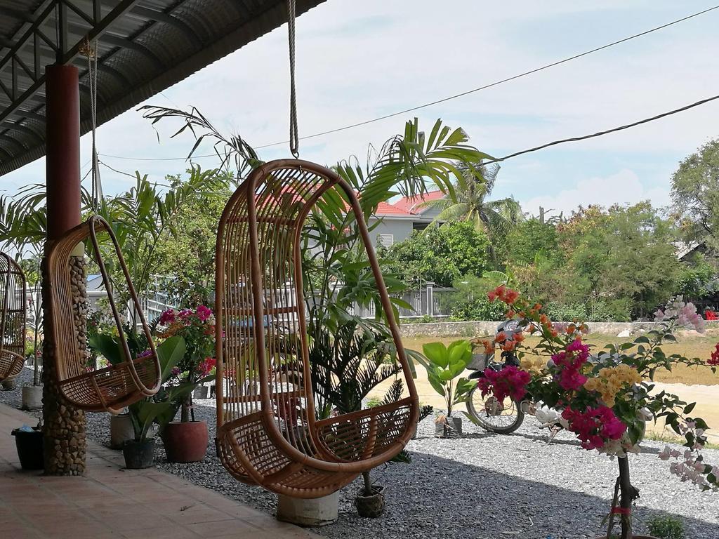 Nomads Guesthouse Кампот Екстериор снимка