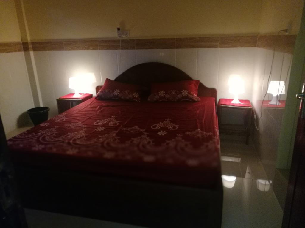 Nomads Guesthouse Кампот Екстериор снимка
