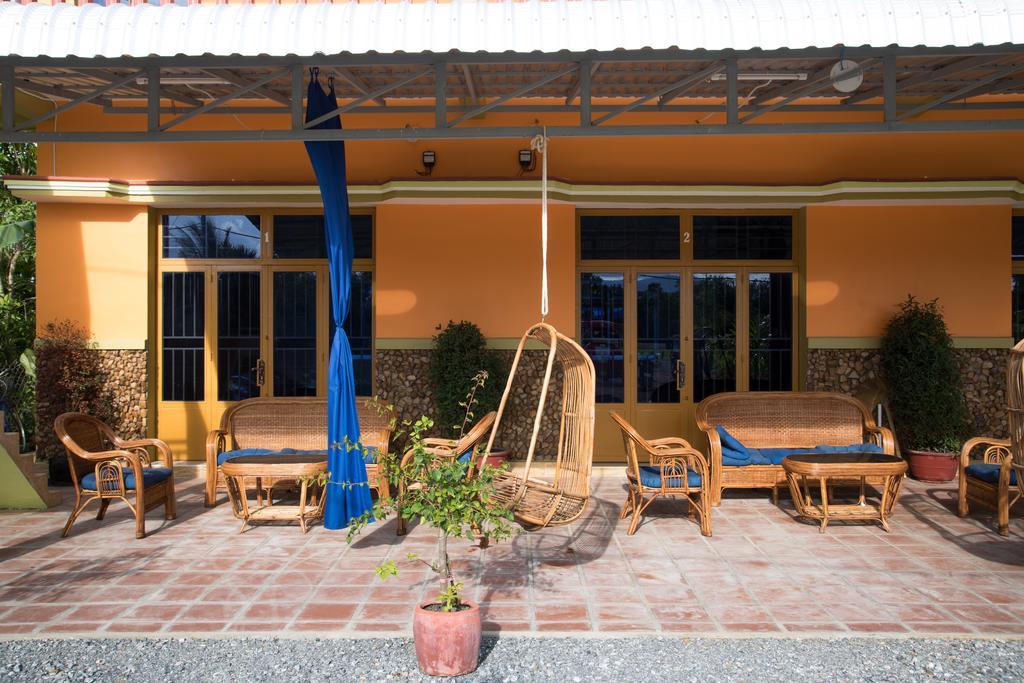 Nomads Guesthouse Кампот Екстериор снимка