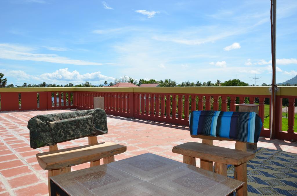 Nomads Guesthouse Кампот Екстериор снимка